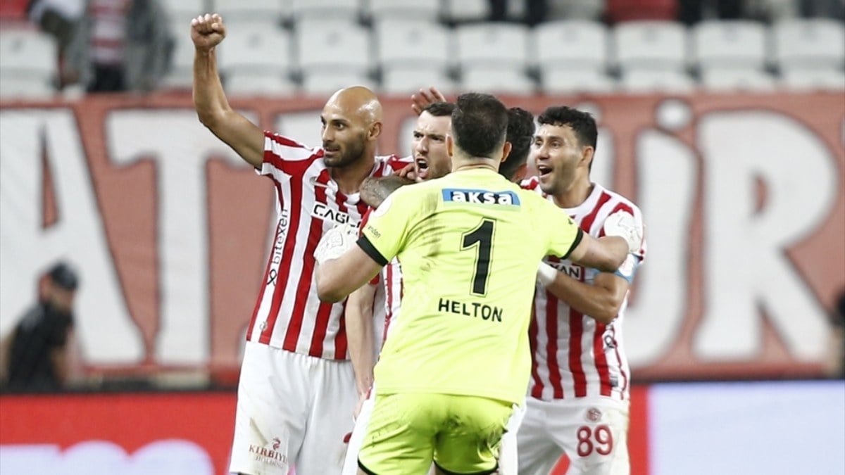 Antalyaspor'dan Hatayspor karşısında müthiş geri dönüş