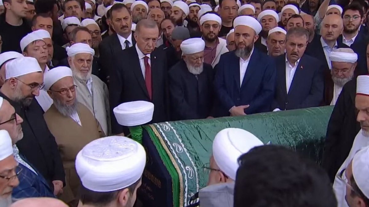 Cumhurbaşkanı Erdoğan, İsmailağa Cemaati lideri Hasan Kılıç'ın cenaze töreninde