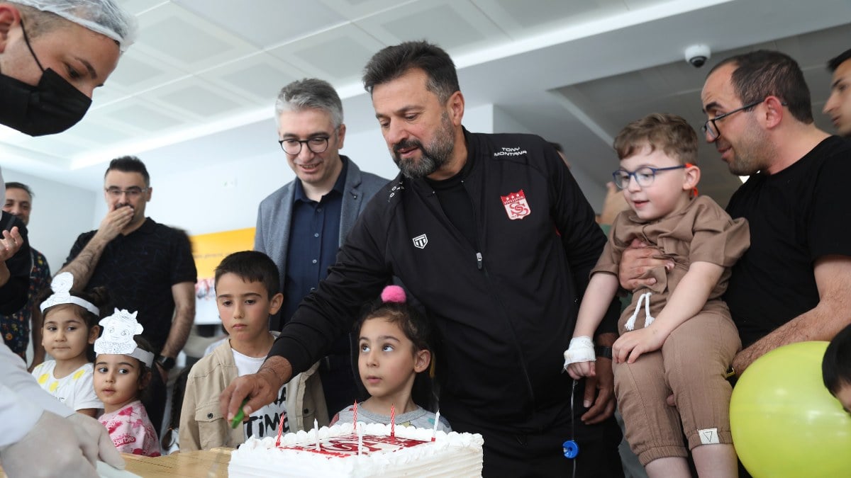 Bülent Uygun ve Sivassporlu oyunculardan çocuklara anlamlı ziyaret