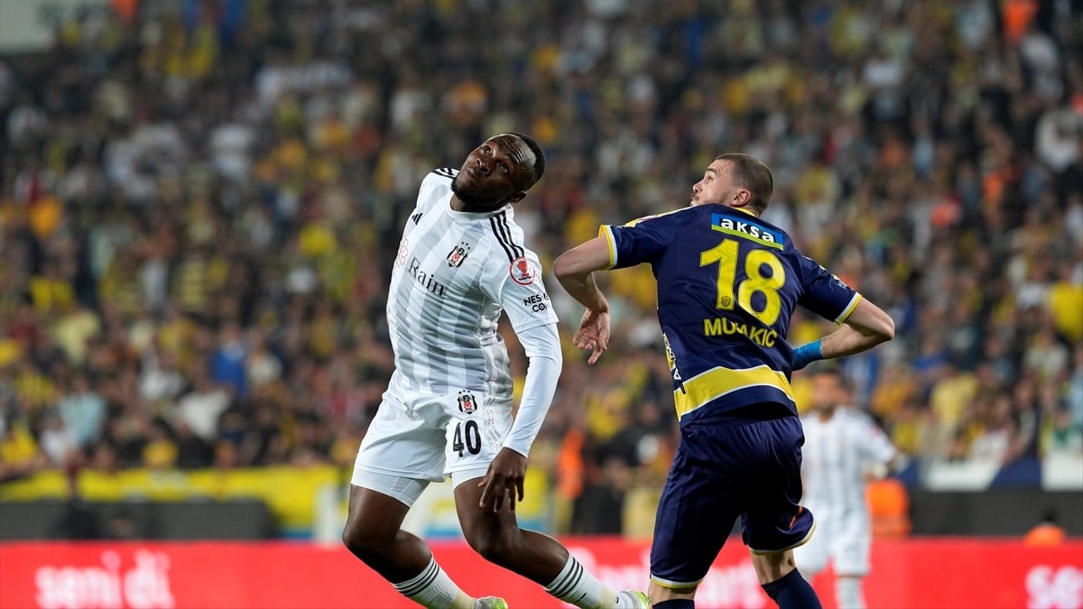 Fenerbahçe derbisi öncesi sakatlık! Beşiktaş'ta Jackson Muleka oyuna devam edemedi