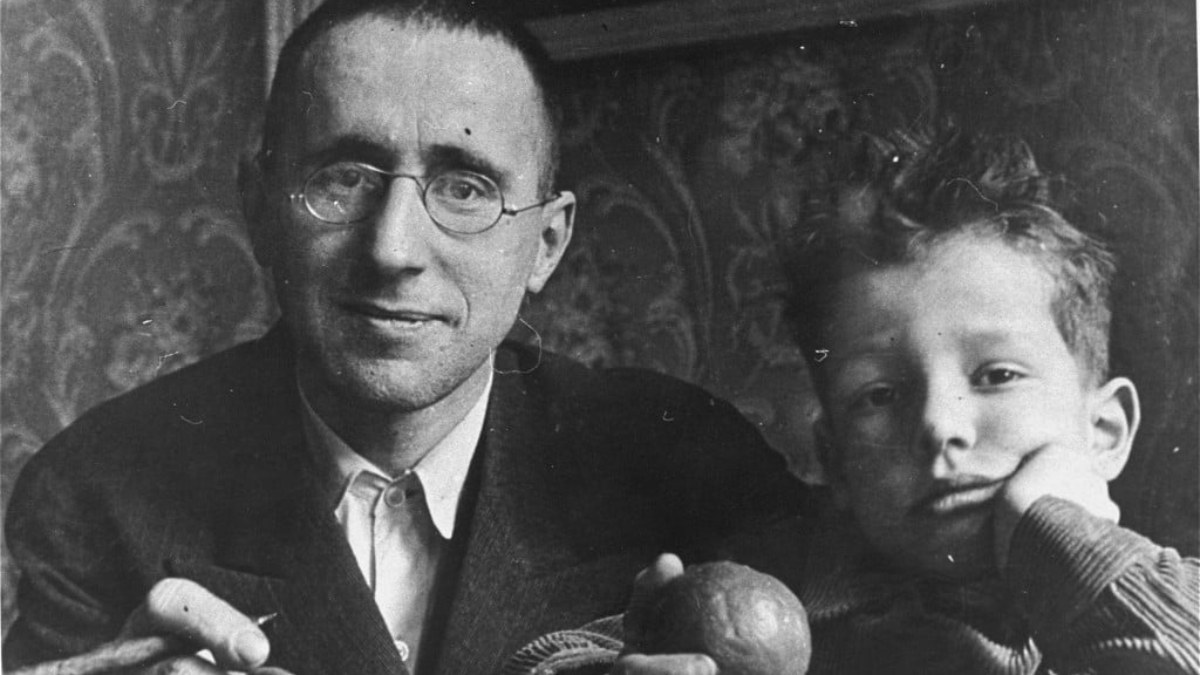 Epik tiyatro ustası olan Bertolt Brecht'in ödüllü eseri: Gecede Trampet Sesleri