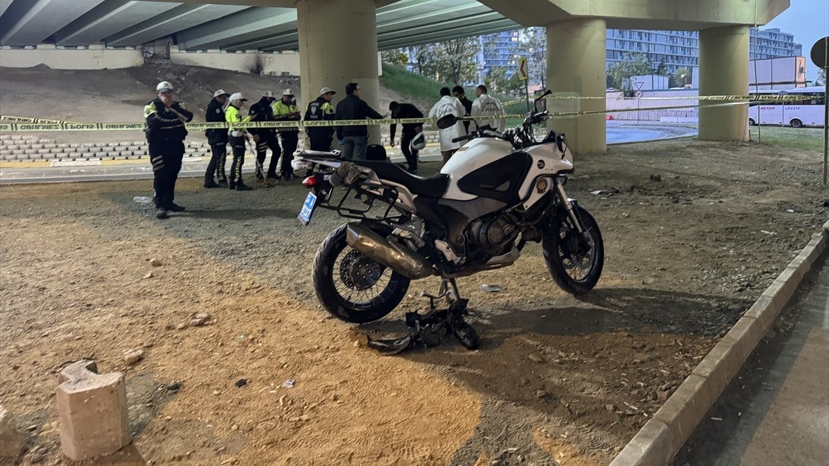 Ümraniye'de kaza geçiren trafik polisi şehit oldu