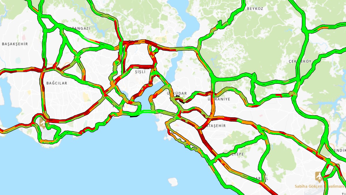 İstanbul'da haftanın son iş günü trafik yoğunlaştı