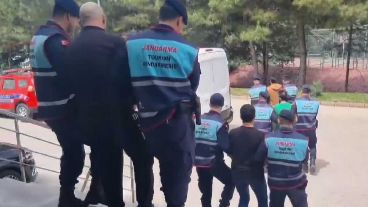 Gaziantep'te uyuşturucu tacirlerine şafak operasyonu: 5 gözaltı