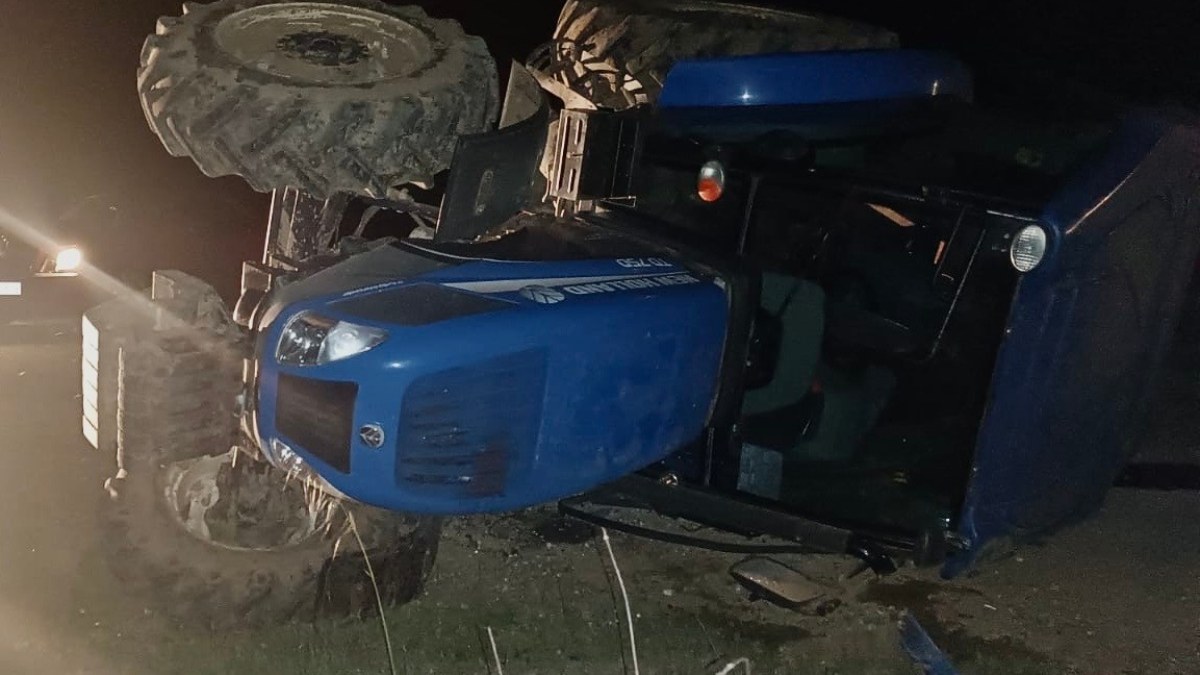 Çanakkale'de otomobil traktöre çarptı; 2 kişi yaralı