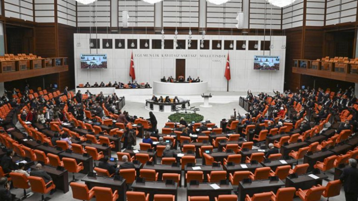 Gündem yoğun! Meclis bu hafta yeni anayasayı görüşecek