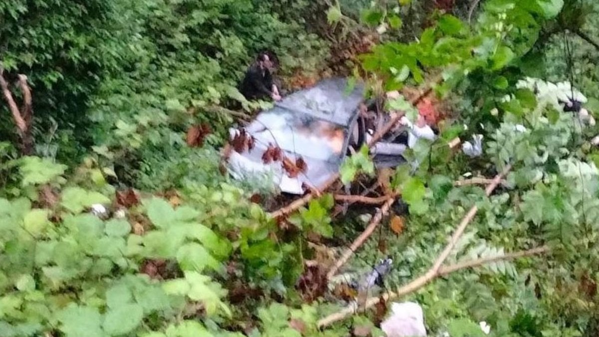Rize'de şarampole uçan gelin arabasındaki 5 kişi yaralandı
