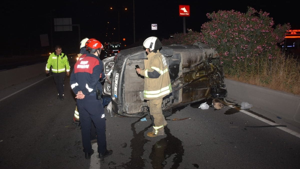 İzmir'de kontrolden çıkan otomobil önce refüje çarptı sonra takla attı