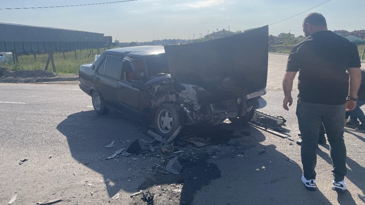 Tekirdağ'da yolcu minibüsü otomobille çarpıştı: 3 yaralı