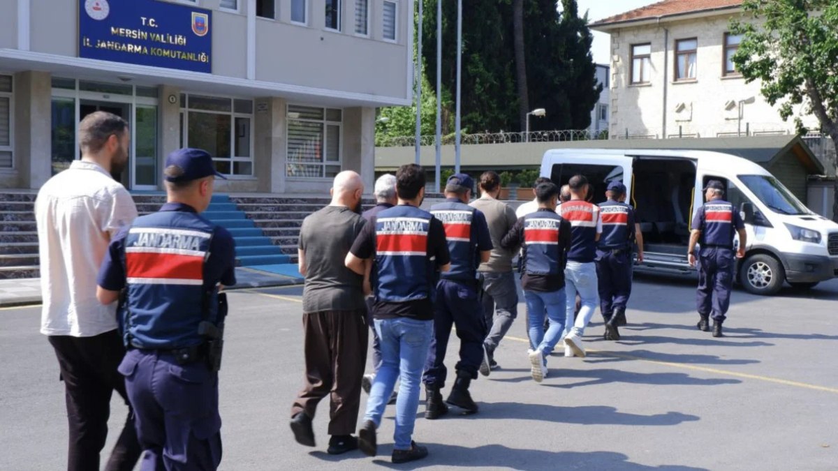 Mersin merkezli 8 ilde DEAŞ operasyonu: 11 tutuklama