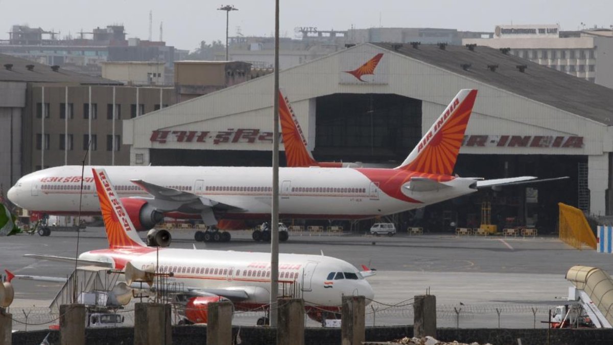 Air India Express'in 100'den fazla kabin memuru hastalık izni aldı
