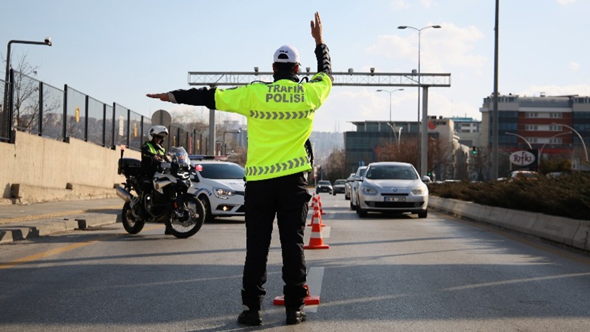 Tüm sürücüleri ilgilendiriyor: Bunu yapanın ehliyetine el konulacak