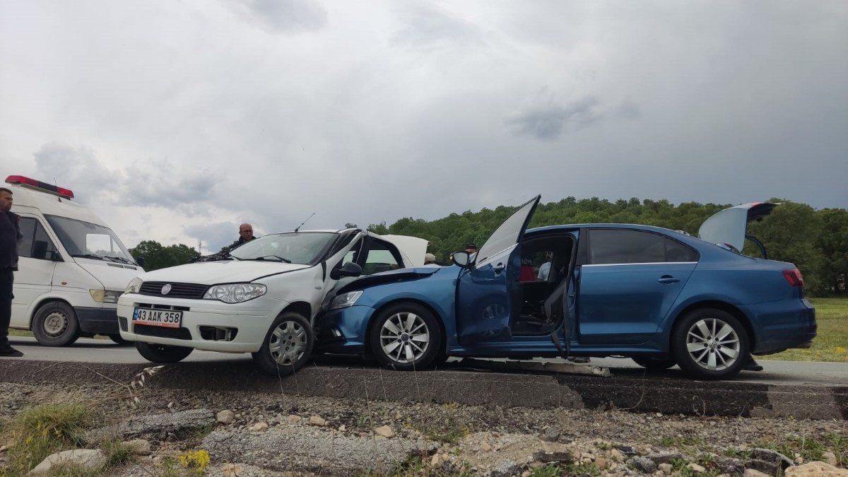 Kütahya'da karayolunda trafik kazası: 5 yaralı