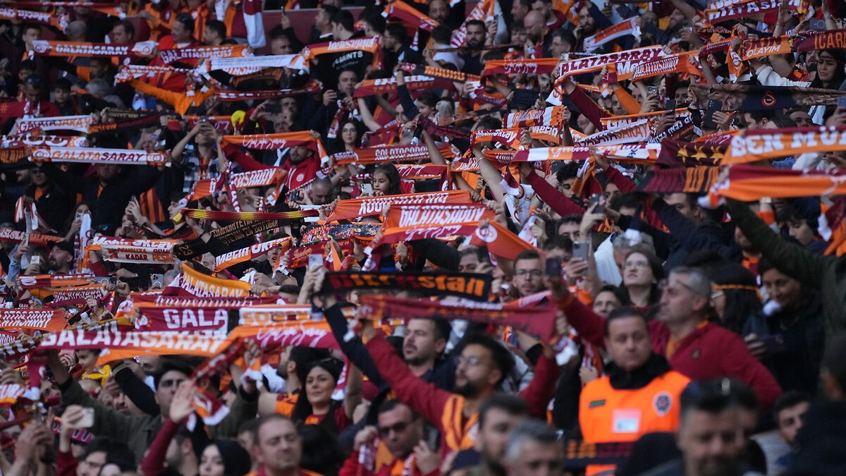 Galatasaray taraftarı, 4 dakikada kombineleri tüketti