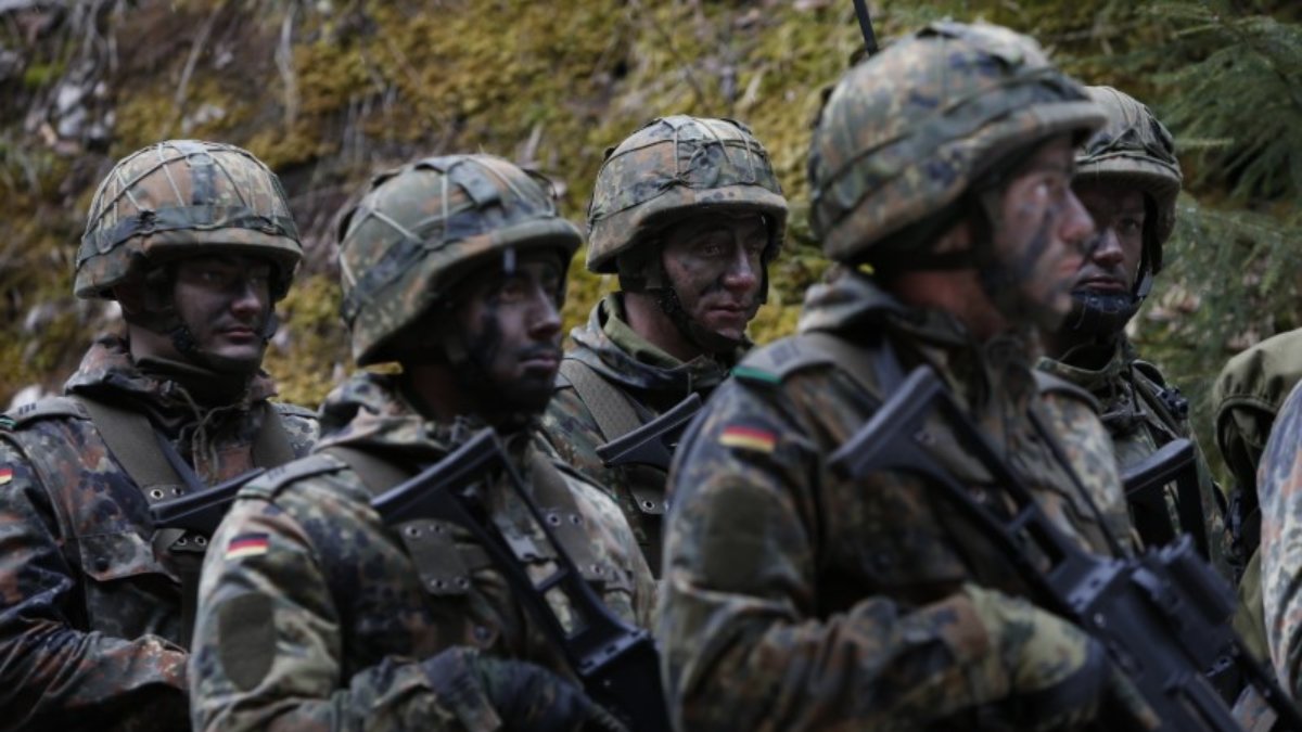 Almanya, 18 yaşındaki gençlere zorunlu askerlik yaptırabilir