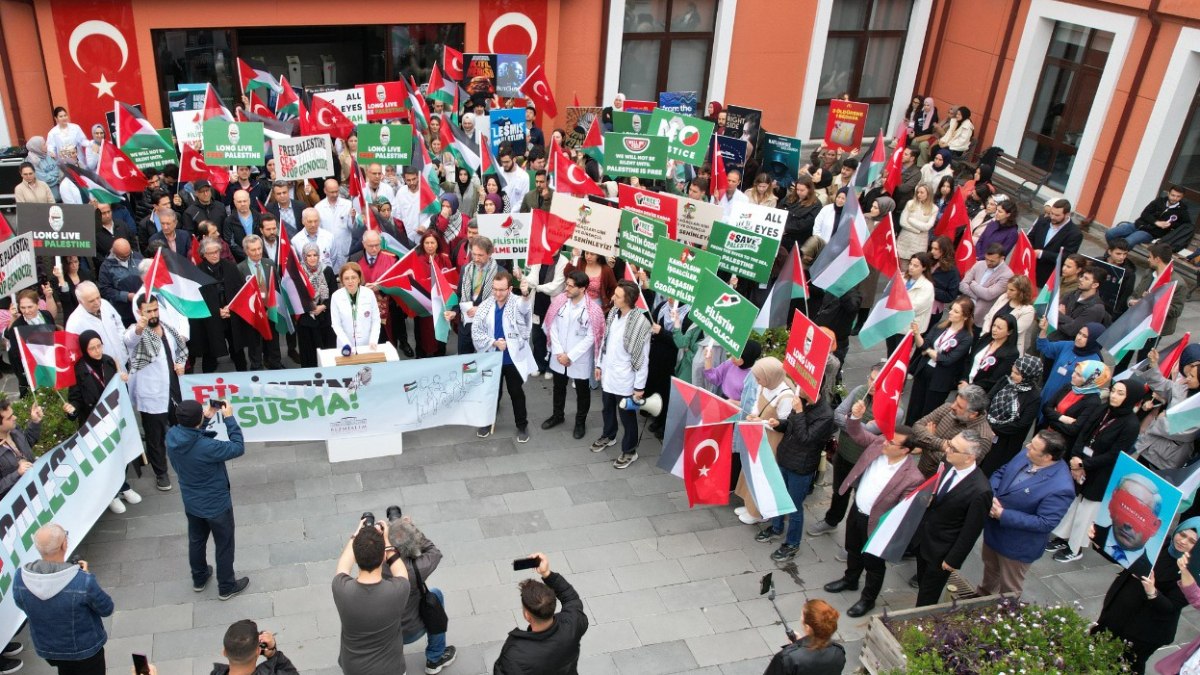 Bezmialem Vakıf Üniversitesi'nden Filistin'e destek: Öğrenciler ve akademisyenler yürüdü