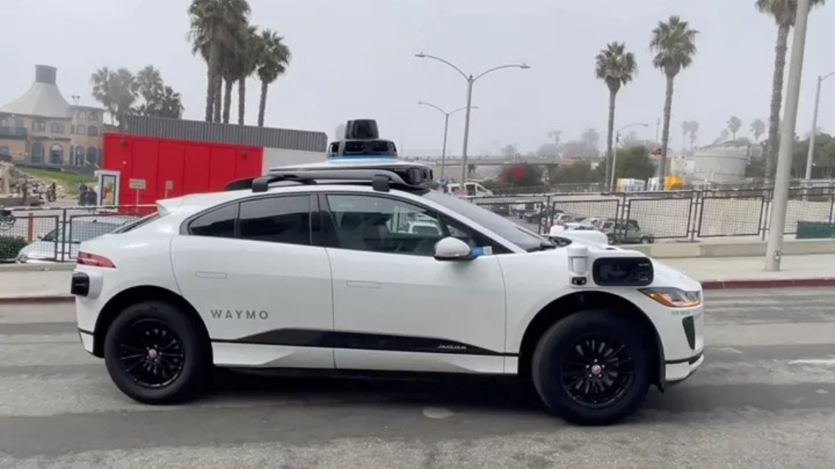 Waymo'nun robot taksileri haftada 50 bin yolcu taşıyor