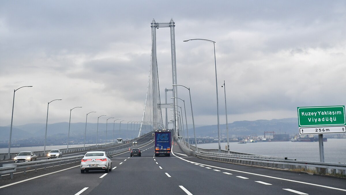 Otoyol ve köprü geçiş ücretlerine zam geldi