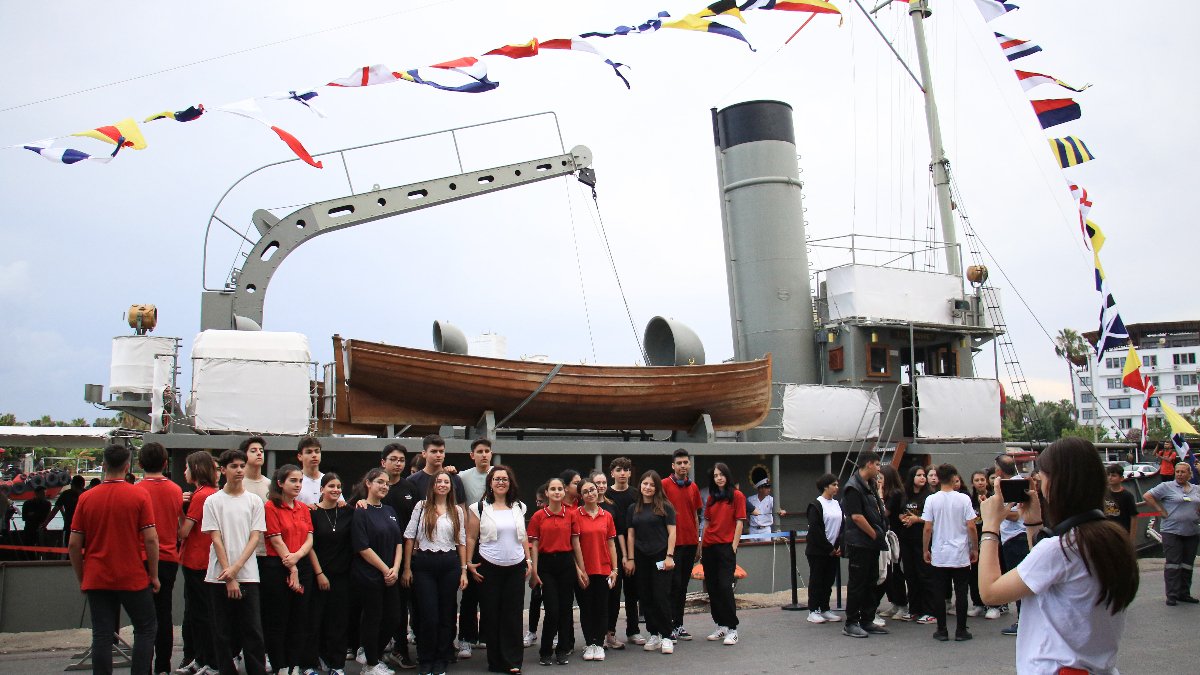 TCG Nusret Müze Gemisi, ziyarete açıldı