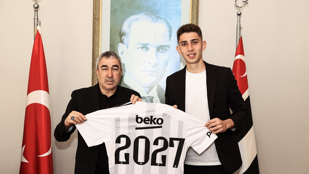 Beşiktaş, Demir Ege Tıknaz'ın sözleşmesini yeniledi