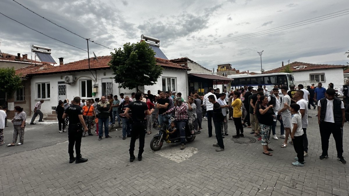 Manisa'da husumetliler arasında kavga çıktı: 1 kişi hayatını kaybetti