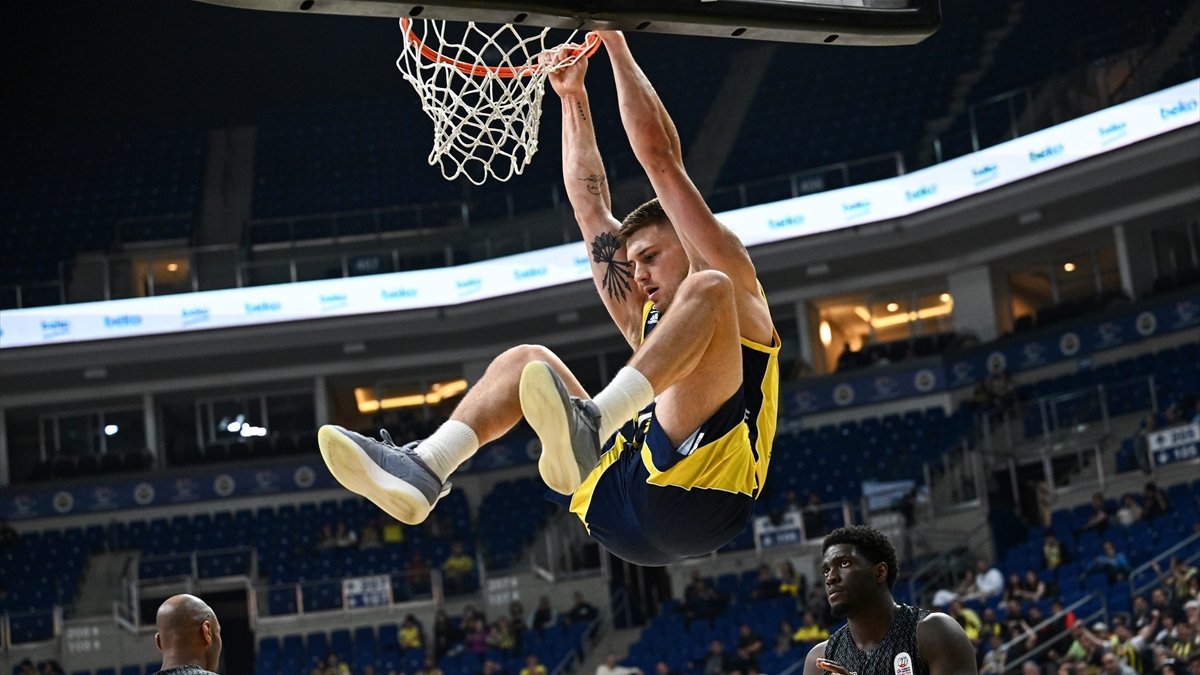 Fenerbahçe potada çeyrek finale galibiyetle başladı