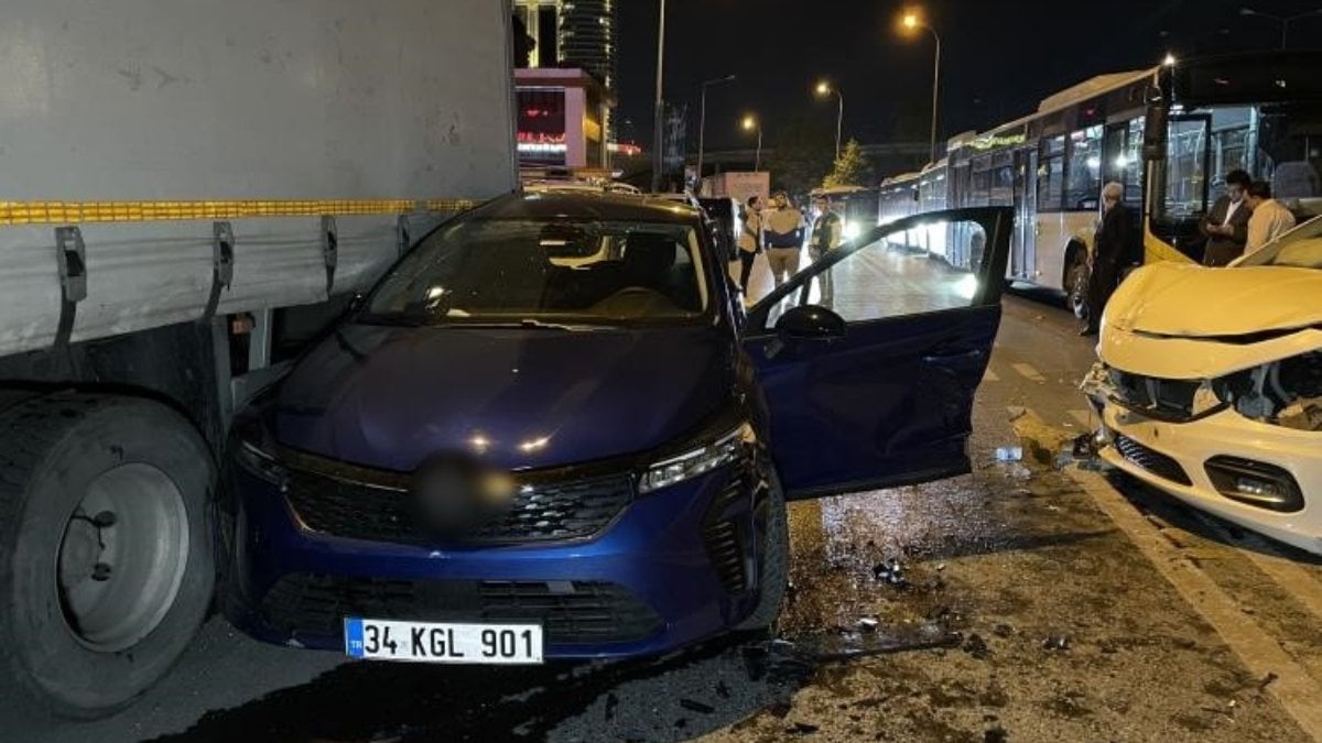 İstanbul'da 3 araçlı zincirleme trafik kazası: 2 yaralı