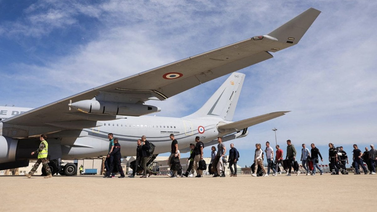 Fransa, Yeni Kaledonya'da Noumea-Magenta Havalimanı'nın önüne orduyu konuşlandırdı