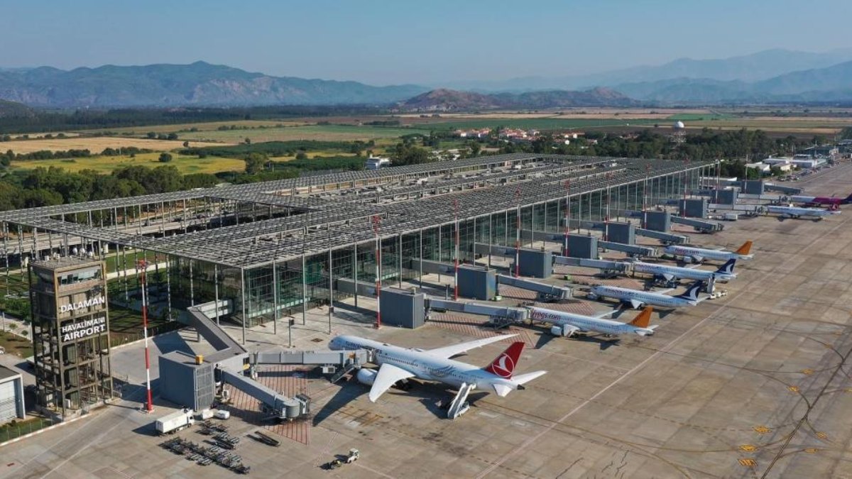 Muğla'da havalimanlarının yolcu trafiği arttı