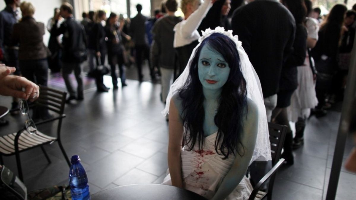 Zombieing nedir, nasıl olur? İlişkide zombieing sinyalleri