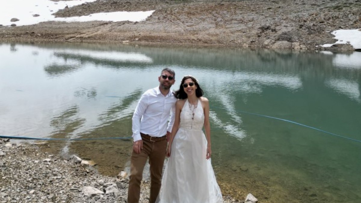 Niğde'de düğün fotoğrafı çektirmek çin dağa tırmandılar