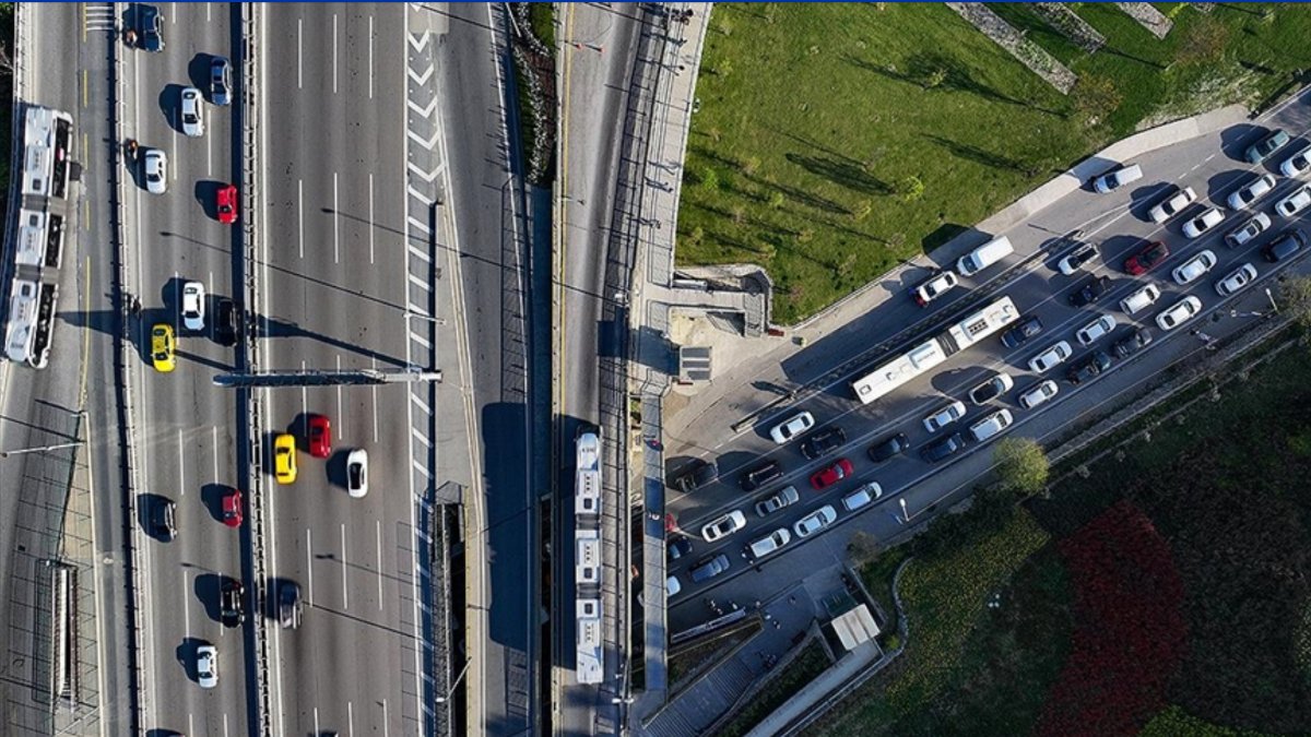 Trafiğe nisanda 196 bin 309 taşıtın kaydı yapıldı