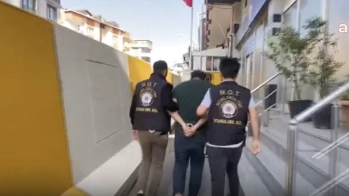 İstanbul'da öğrencilere cinsel istismarda bulunduğu iddiasıyla gözaltına alındı