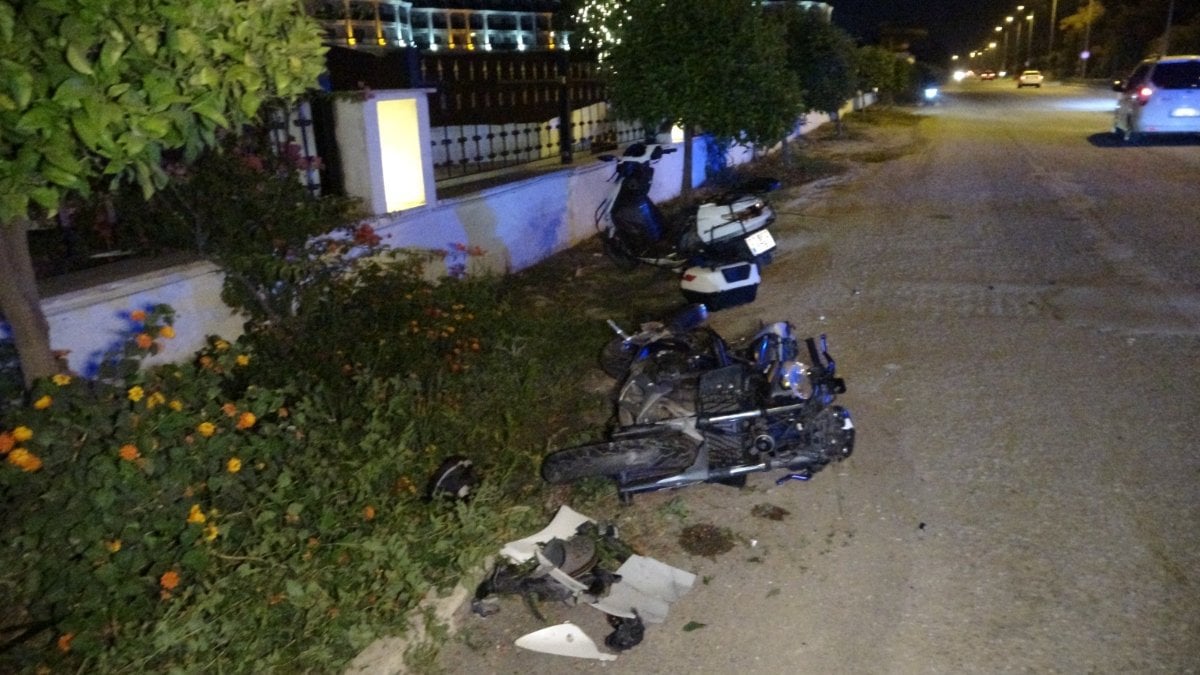 Antalya'da motosikletle otele dönen turistlere motosiklet çarptı: 3 yaralı