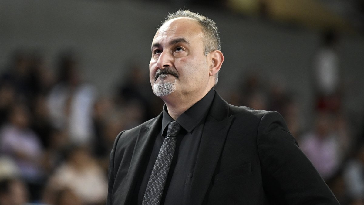 Türk Telekom Basketbol Takımı, Selçuk Ernak'la yolları ayırdı