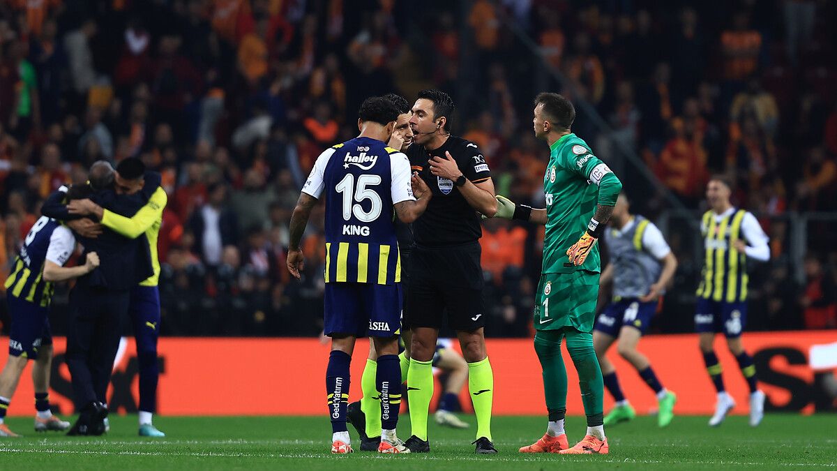 Süper Lig'de şampiyon belli oluyor! Galatasaray ve Fenerbahçe'nin muhtemel 11'leri