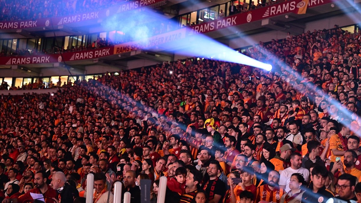 Galatasaray taraftarından TFF'ye tepki!