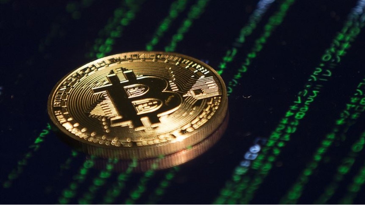 Bitcoin zirvede dalgalanıyor: 67 bin 889 dolarda