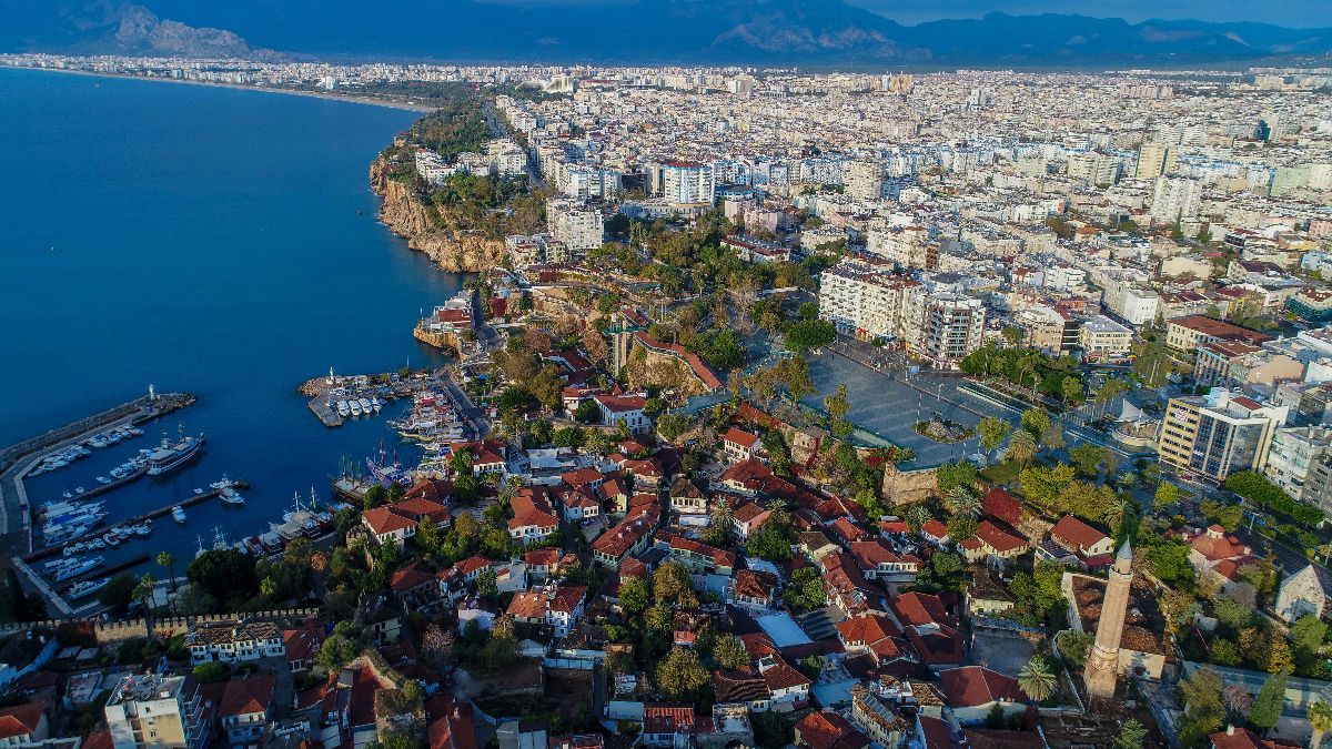 Antalya ve İstanbul'da konut fiyatları turistlere pahalı geldi