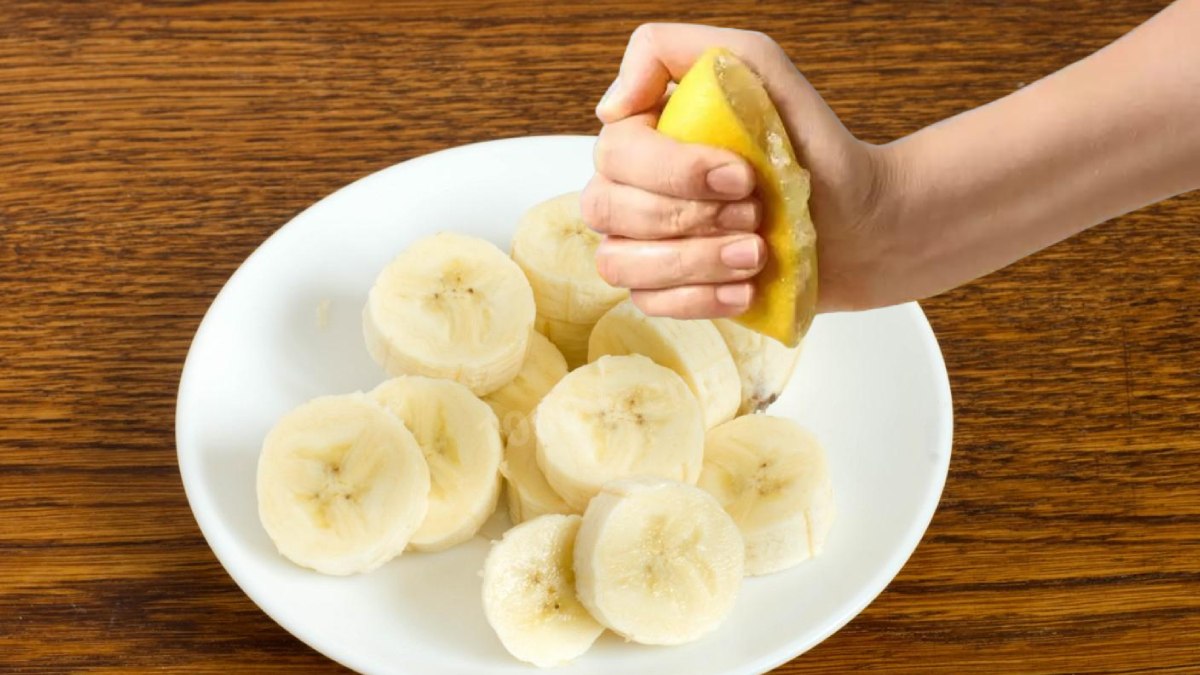 Evinde olan hemen denesin! Muzun üzerine limon sıkıp yiyin, bakın ne oluyor