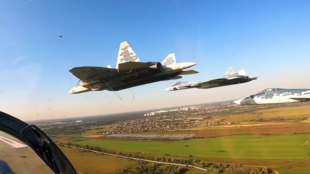 Ukrayna, ilk kez Rusya'ya ait Su-57 savaş uçağını vurdu