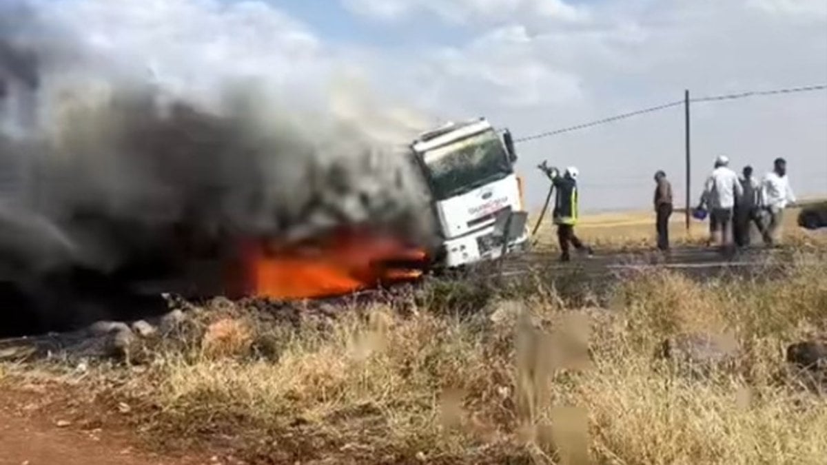 Urfa'da hafriyat yüklü kamyon cayır cayır yandı