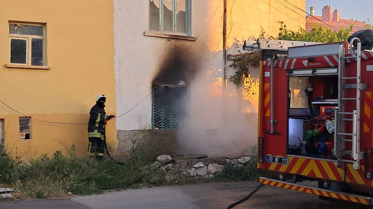 Karaman'da evden çıkması istenen kiracı daireyi ateşe verdi