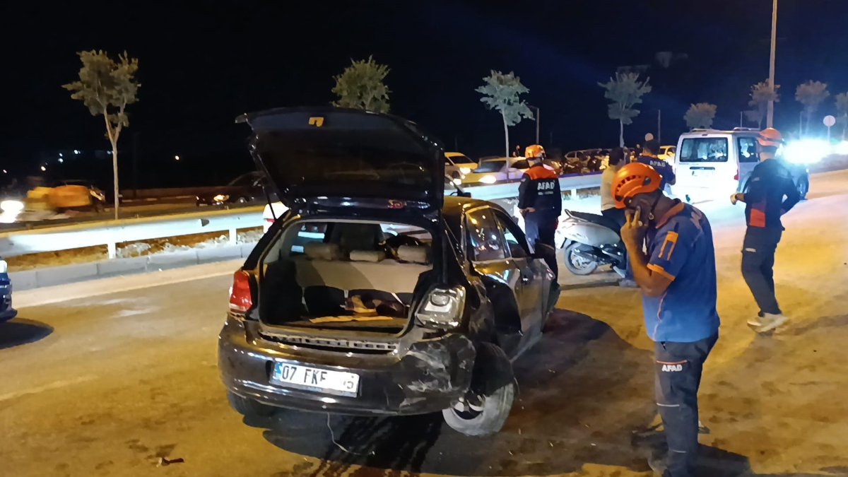 Adıyaman'da iki otomobil çarpıştı: 4 yaralı