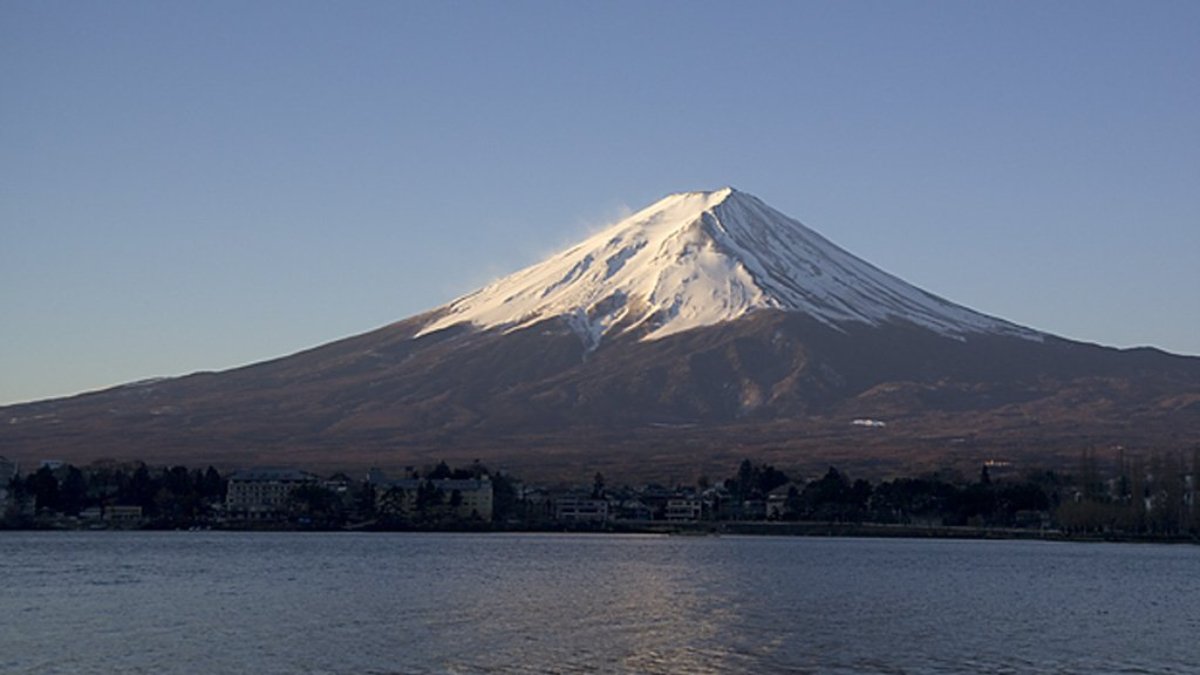 Japonya'da bir apartman, Fuji Dağı manzarasını engellediği için yıkılacak