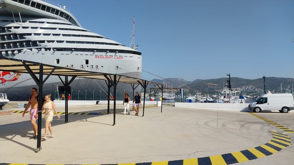 Bahamalar bayraklı kruvaziyer, Bodrum'a 2 bin 540 turist getirdi