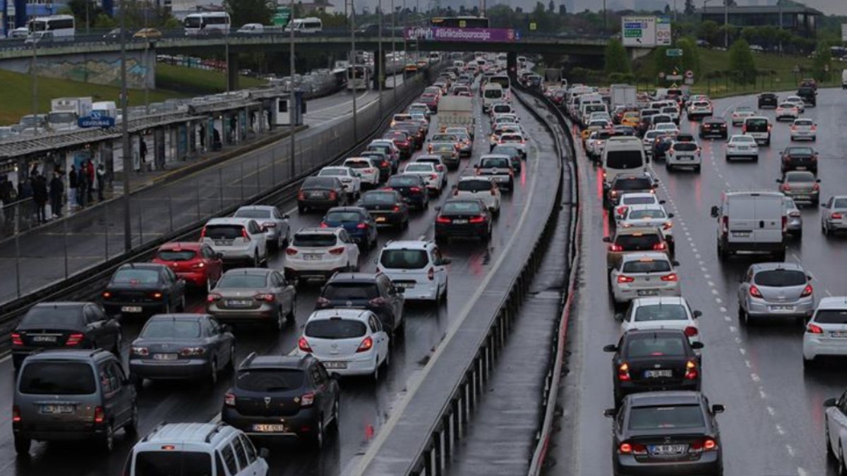 Araç sahipleri dikkat! O araçların trafiğe çıkması yasaklandı…