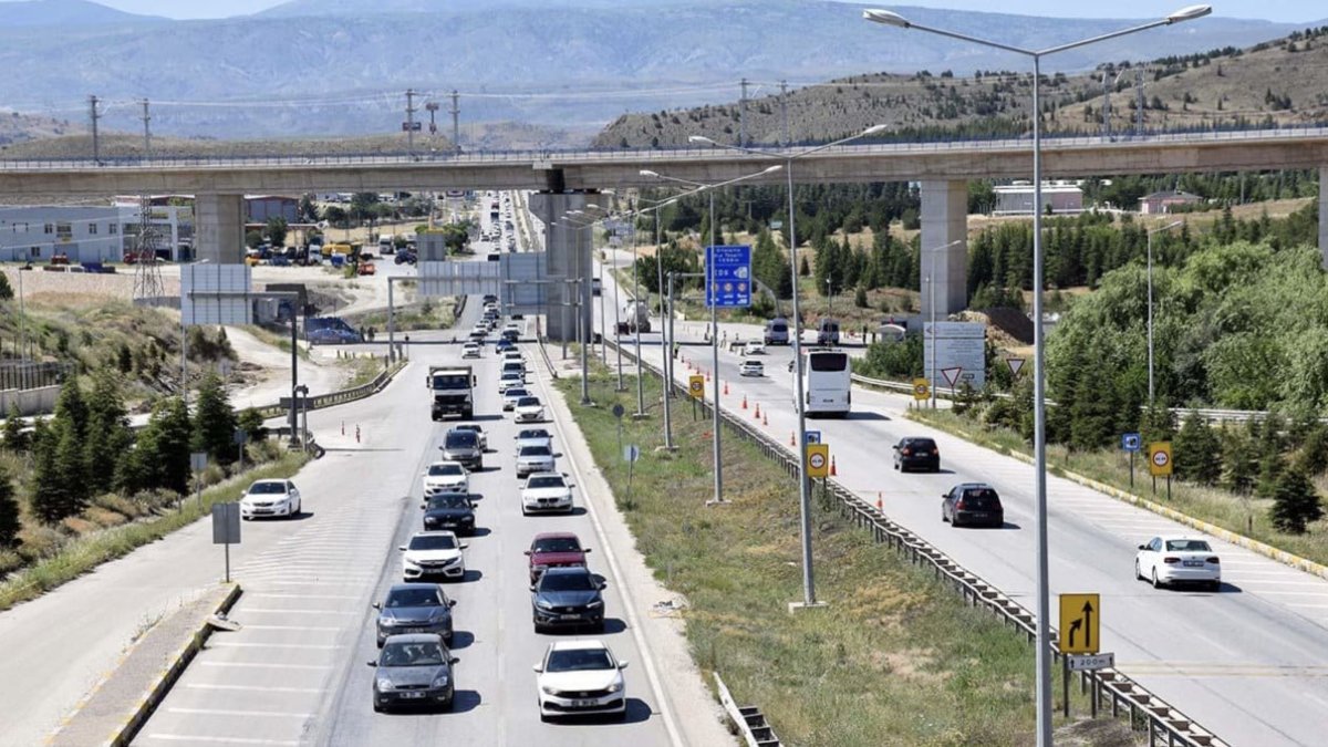 'Kilit kavşak' Kırıkkale'de bayram yoğunluğu başladı