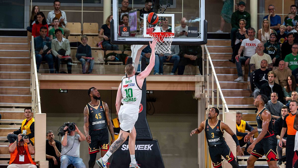 Anadolu Efes, Rolands Smits'le sözleşme imzaladı