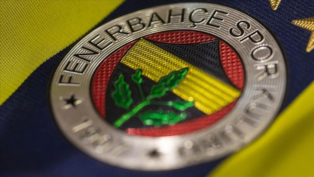 Fenerbahçe'de bir ayrılık daha! Resmen açıklandı...